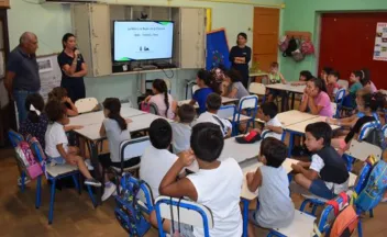 Visita a escuelas 28 y 34 de la ciudad de Treinta y Tres en conmemoración al día internacional de la mujer y la niña en la ciencia.